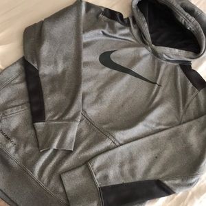 Nike Boys Therma Fit Sweatshirt Size L